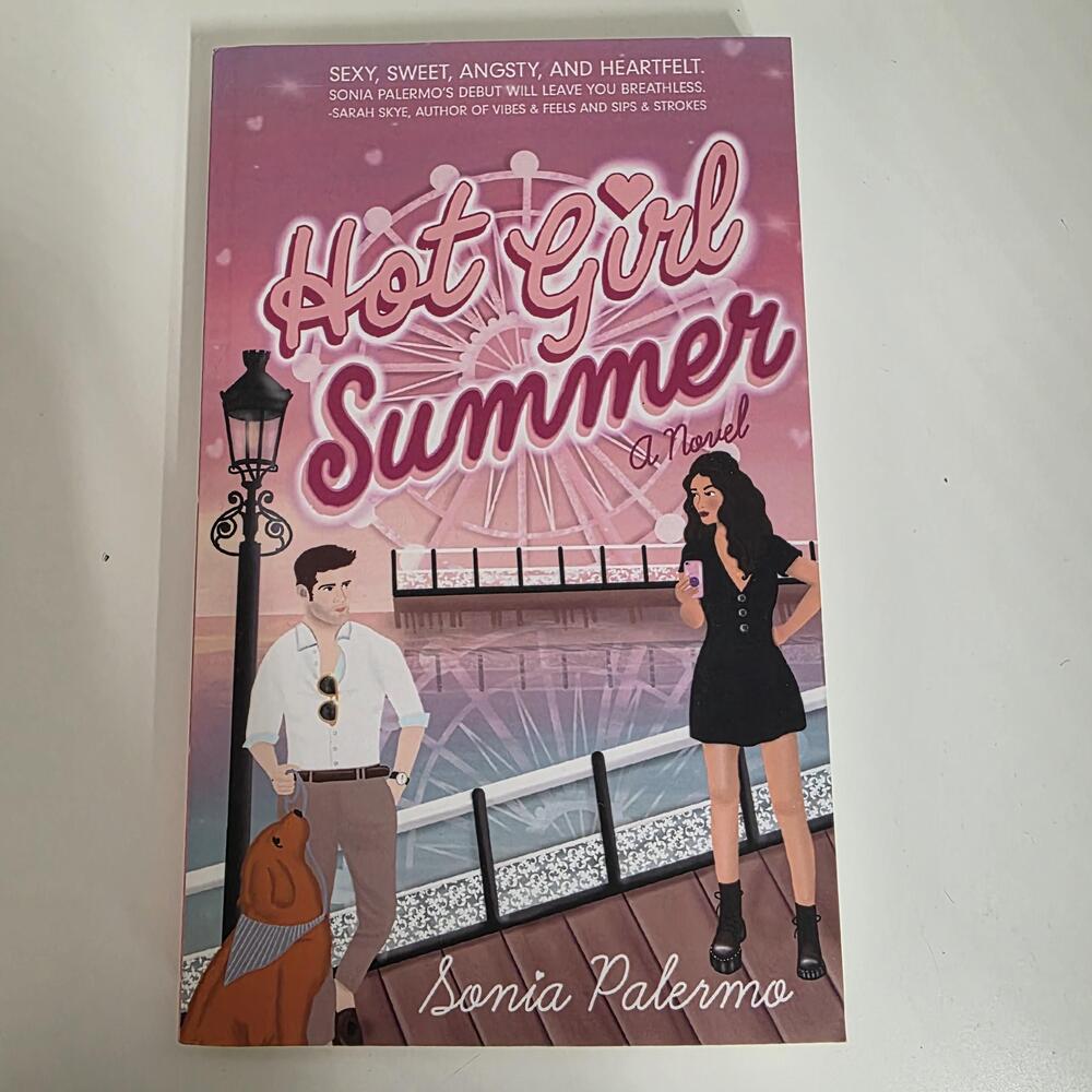 Hot Girl Summer: A Novel Sonia Palermo Paperback Pink Romance ISBN 9781739996307